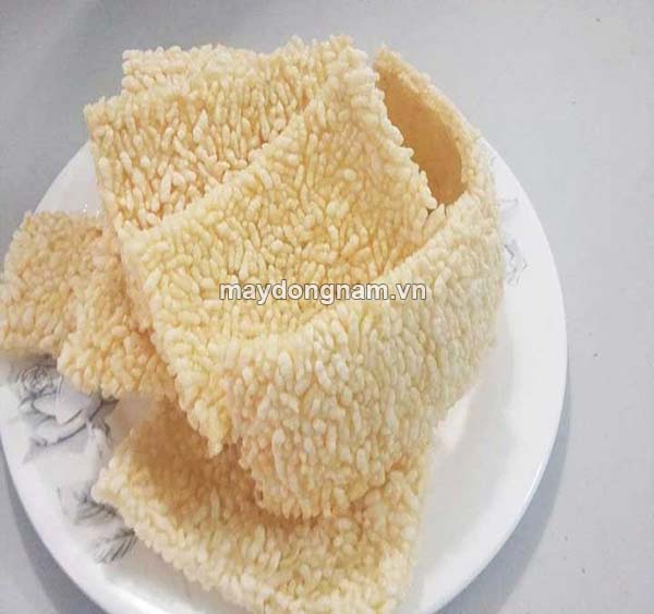 Cơm cháy sau khi chiên