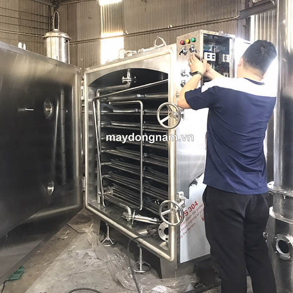 Máy sấy chân không